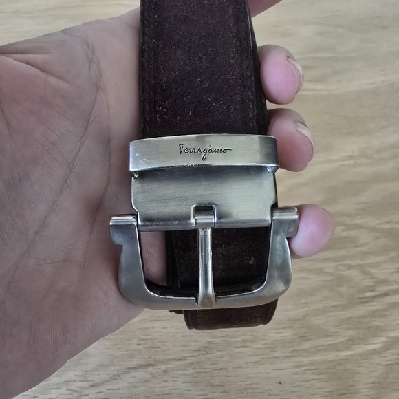 Salvatore Ferragamos Made in Italy Brown Suede Leather Belt - Picture 2 of 10